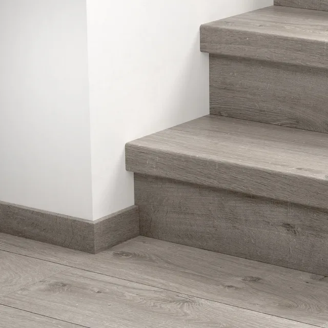 Quick-Step Recouvrement Escalier Vinyle Bloom Chêne Cosy Coton Gris 1484x143x54 mm - Biemar Bois