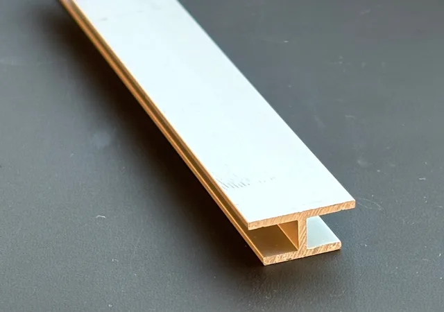 Panel-X BASE Profil de jonction 4*3050mm Blanc mat - Biemar Bois-1