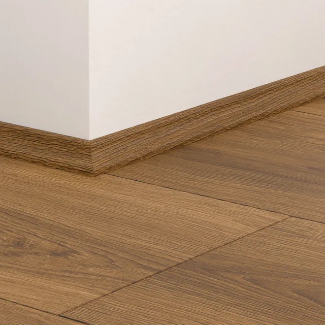 Quick-Step QSVSCOT - 40315 : Moulure Chêne caramel ramageux 2400x17x17 mm