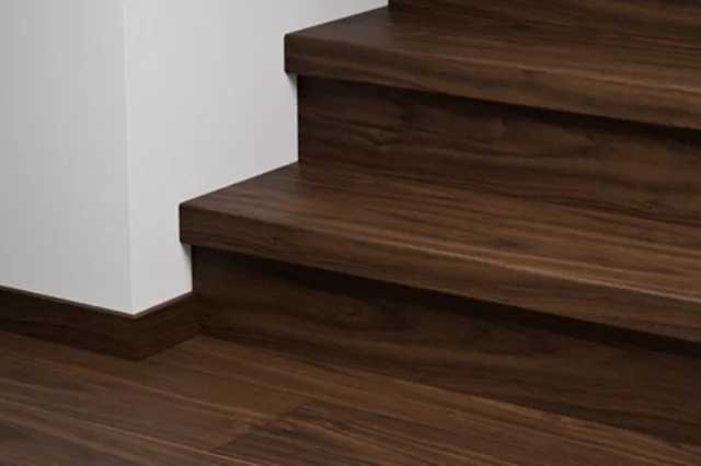 Quick-Step QSSTRBSIG - 04761 : Couvre-marches en stratifié - Capture Noyer chic 1341x143x59 mm