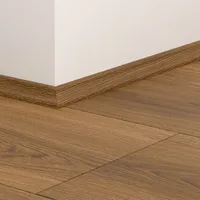 Quick-Step Moulure Chêne caramel ramageux 2400x17x17 mm - Biemar Bois