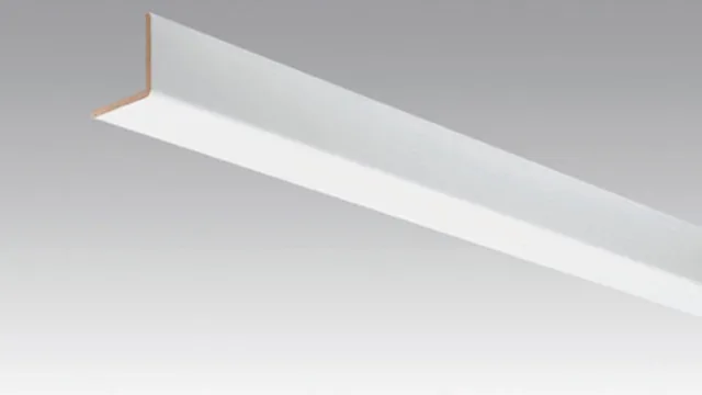 Equerre 33/33 mm Bois tendre blanc 20103 -2380*33*3,5mm