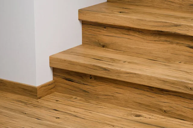 Quick-Step QSSTRBSIG - 04767 : Couvre-marches en stratifié - Capture Chêne naturel gercé 1341x143x59 mm