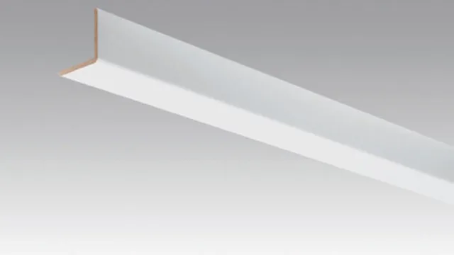 Equerre 33/33 mm Blanc perle 20097 -2380*33*3,5mm