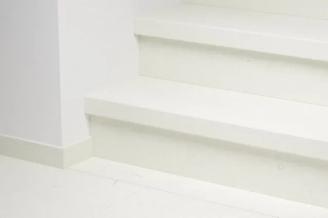 Quick-Step QSSTRBSIG - 04753 : Couvre-marches en stratifié - Capture Chêne peint blanc 1341x143x59 mm