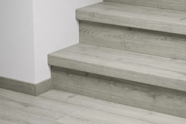 Quick-Step QSSTRBSIG - 04765 : Couvre-marches en stratifié - Capture Chêne gris brossé 1341x143x59 mm