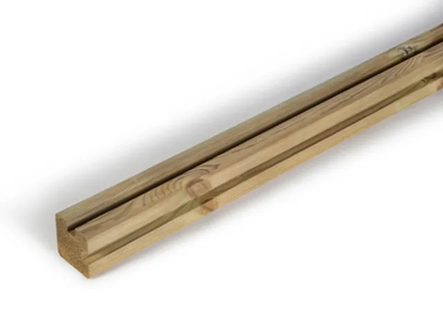 Poteau rainuré d'angle en pin vert autoclavé 1450x135x135mm - Ref 108177