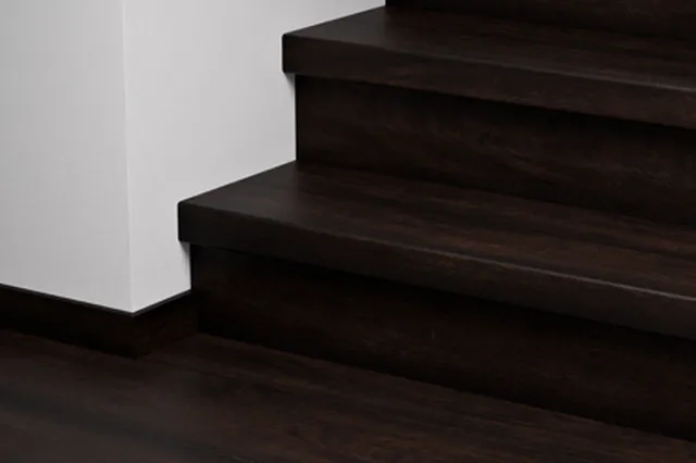 Quick-Step QSSTRBSIG - 04756 : Couvre-marches en stratifié - Capture Chêne marron ciré 1341x143x59 mm
