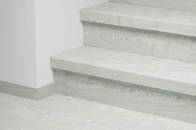 Quick-Step QSSTRBIM - 03560 : Couvre-marches en stratifié - Impressive Chêne gris classique patiné 1341x120x59 mm