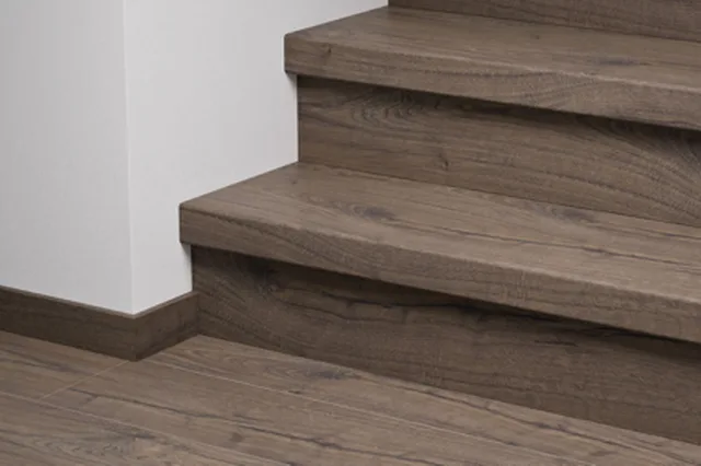 Quick-Step QSSTRBIM - 01849 : Couvre-marches en stratifié - Impressive Chêne classique marron 1341x120x59 mm