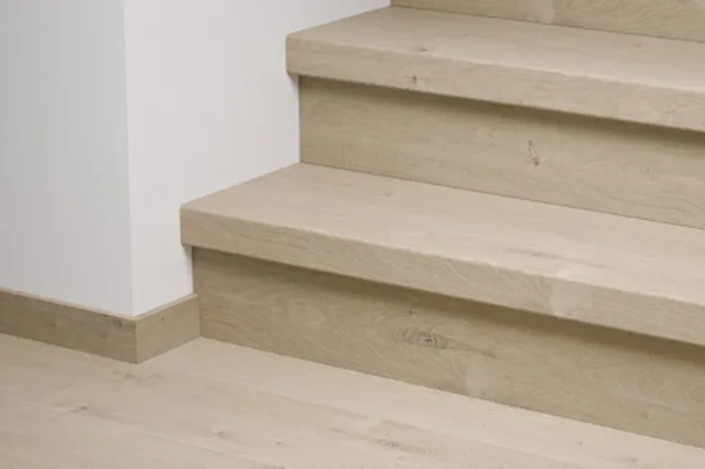 Quick-Step QSSTRBIM - 01856 : Couvre-marches en stratifié - Impressive Chêne tendre moyen 1341x120x59 mm