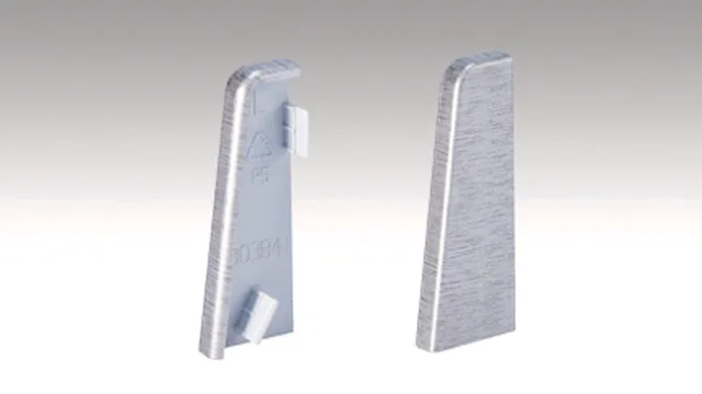 Embout gauche/droit conçu pour les plinthes 3PK Aspect acier inoxidable 2002