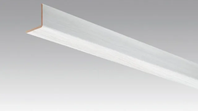 Equerre 33/33 mm Bois blanc 20106 -2380*33*3,5mm