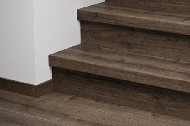 Quick-Step QSSTRBSIG - 04766 : Couvre-marches en stratifié - Capture Chêne marron brossé 1341x143x59 mm