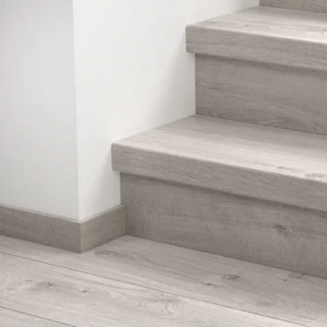 Quick-Step QSVSTRBMP - 40201 : Recouvrement d’escalier en vinyle – Bloom Chêne coton gris 1484x143x54 mm