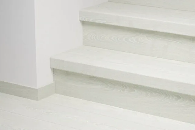 Quick-Step QSSTRBIM - 03559 : Couvre-marches en stratifié - Impressive Chêne clair classique patiné 1341x120x59 mm