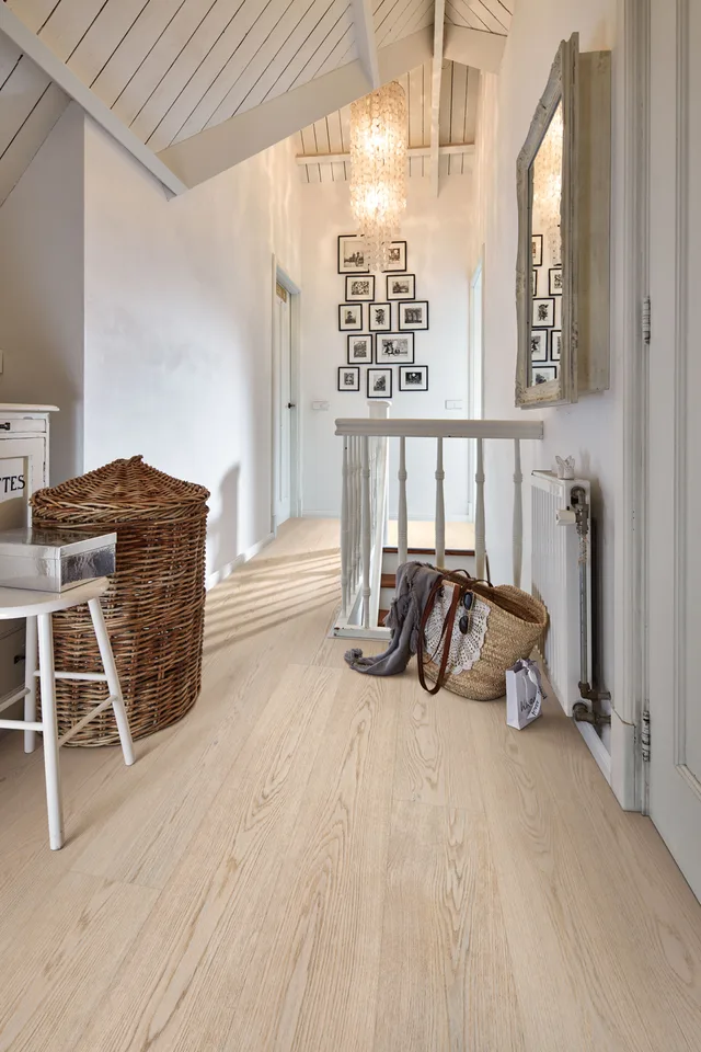 Sol en bois Lindura HD 400 Verni ultra mat Chêne nature blanc arctic 8917