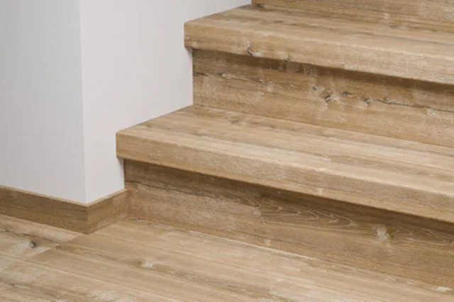 Quick-Step QSSTRBIM - 08257 : Couvre-marches en stratifié - Impressive Chêne blond 1341x120x59 mm