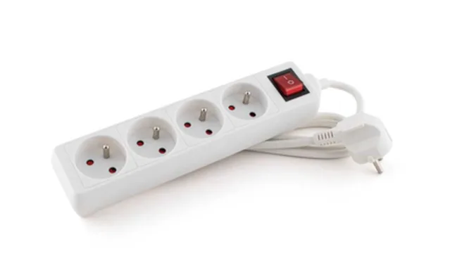 Vierfachsteckdose + Schalter + 3m Kabel