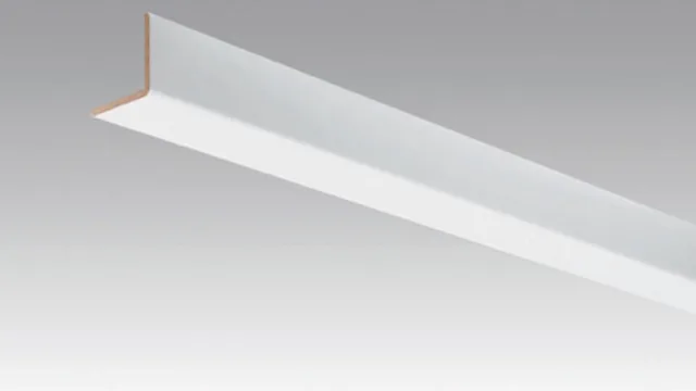 Equerre 33/33 mm Bois blanc neige 20102 -2380*33*3,5mm