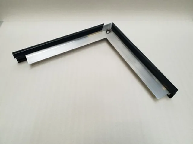 Rive Alu à clips / Face 80mm RAL 9005 noir structuré / Angle intérieur