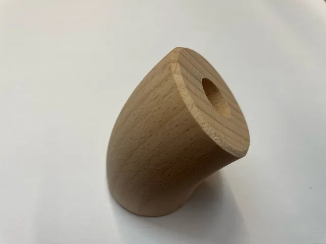 Coude Hêtre Étuvé 45° D = 42 mm, Foré des 2 Côtés, Laqué - Biemar Bois