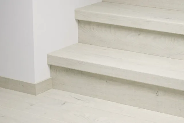Quick-Step QSSTRBSIG - 04748 : Couvre-marches en stratifié - Capture Chêne patiné doux 1341x143x59 mm