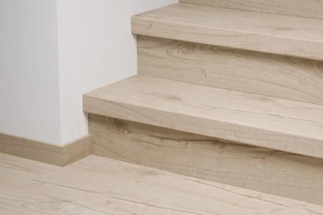 Quick-Step QSSTRBIM - 01847 : Couvre-marches en stratifié - Impressive Chêne classique beige 1341x120x59 mm
